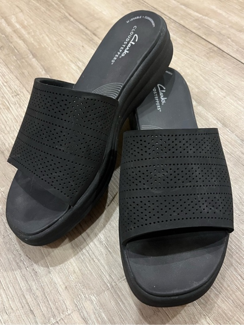 Clarks Women's Black Cloudsteppers Slide Sandals 10 W